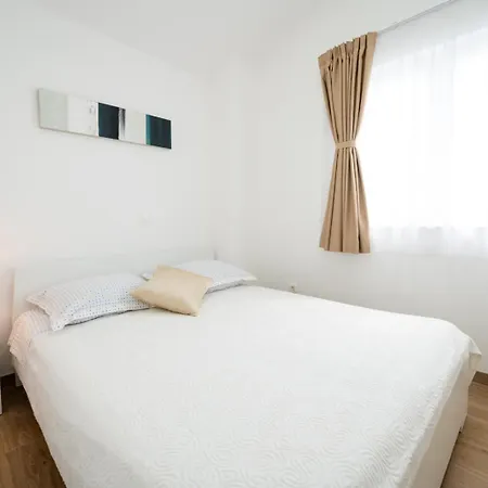 Piskulic * Brodarica