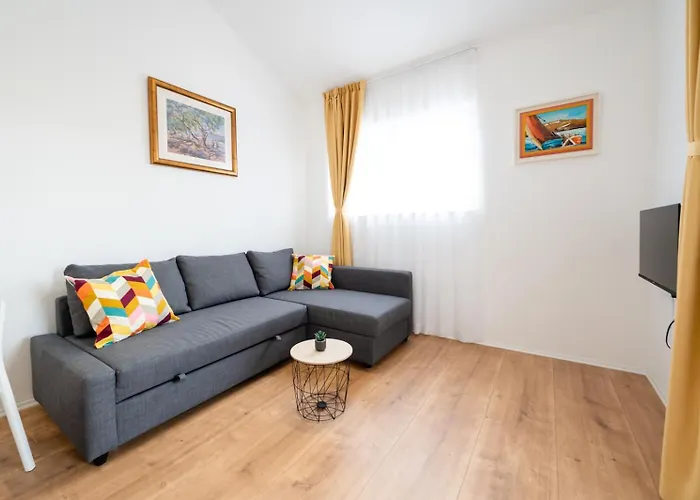 Piskulic Daire Brodarica (Sibenik-Knin)