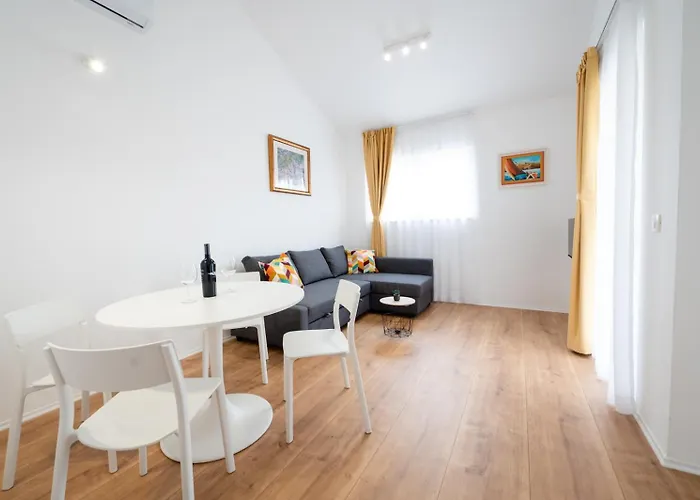 Daire Piskulic Brodarica (Sibenik-Knin)