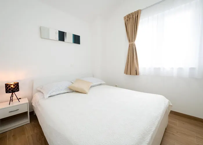 Piskulic * Brodarica (Sibenik-Knin)